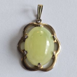 Vintage pendant lemon yellow stone cabochon gold tone